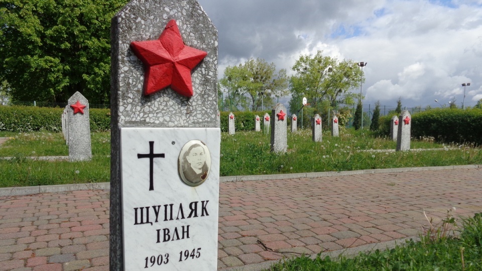 Na cmentarzu w Świeciu nad Wisłą spoczywa 700 czerwonoarmistów. Fot. Marcin Doliński
