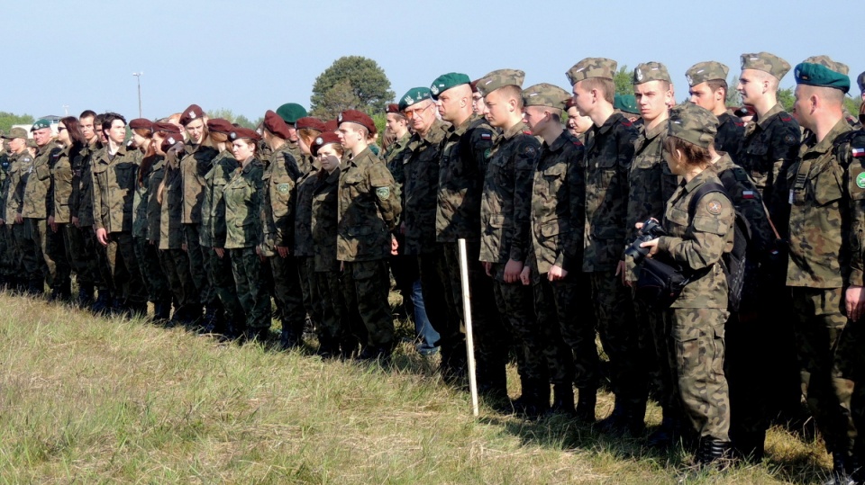 W szkoleniu na toruńskim poligonie uczestniczyła młodzież z ponadgimnazjalnych klas o profilu mundurowym. Fot. Michał Zaręba