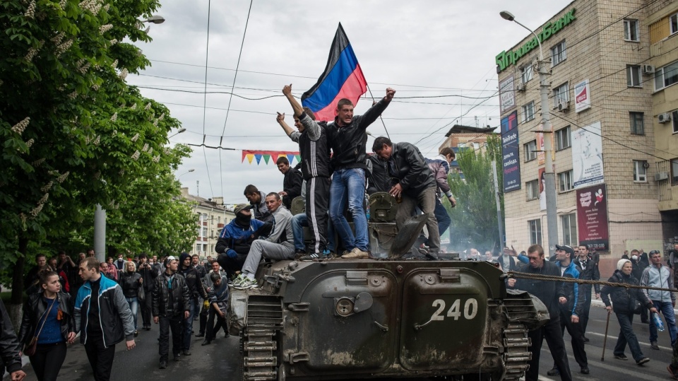 Kilkudziesięciu prorosyjskich separatystów zginęło w piątek w walkach z siłami rządowymi w Mariupolu na wschodzie Ukrainy. Fot. PAP/EPA/ALEXEY FURMAN