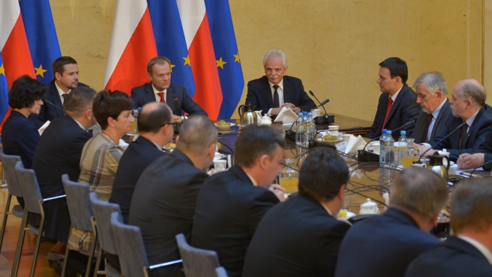 Premier Donald Tusk spotkał się w Warszawie z wojewodami. Fot. PAP/Radek Pietruszka