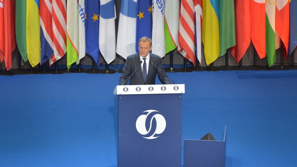 Zdaniem Donalda Tuska, jakość instytucji i standardy państwa, to także dziedzictwo i dorobek ludzi EBOiR. Fot. PAP/Radek Pietruszka