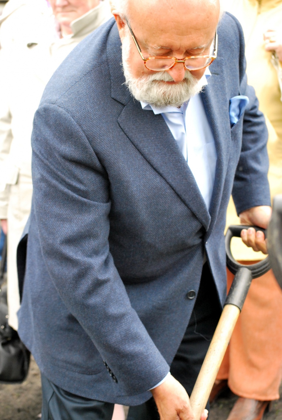 Profesor Krzysztof Penderecki posadził dąb (fot. M. Jasińska)
