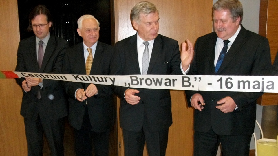 Symboliczne przecięcie wstęgi i już nowa siedziba CK "Browar B" otwarta dla włocławian. Fot. Anna Pudlińska