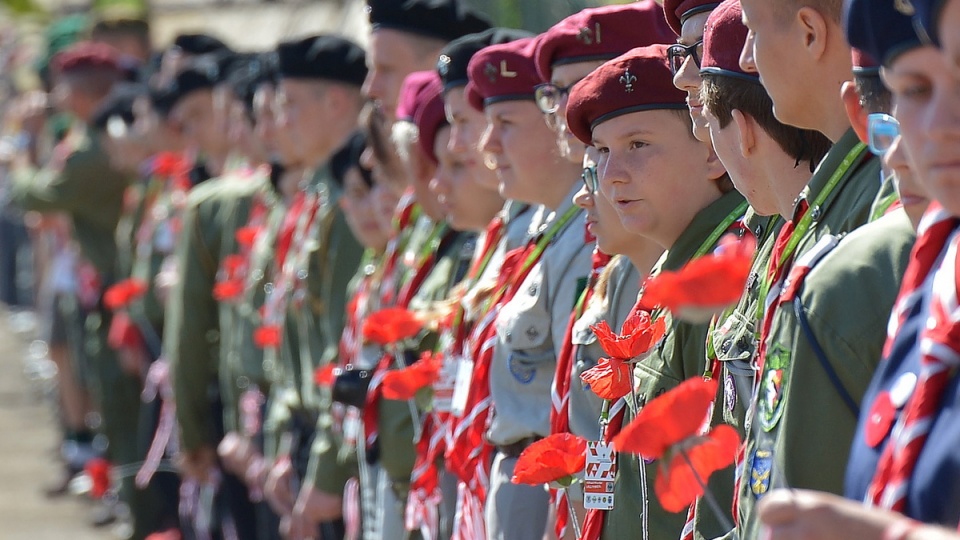 Harcerze podczas uroczystości rocznicowych na polskim Cmentarzu Wojennym na Monte Cassino. Fot. PAP/Radek Pietruszka