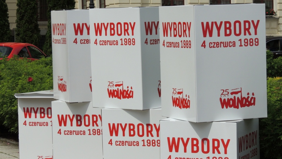 30 Urn Wolności stanęło na ulicach Bydgoszczy, w całym kraju jest ich ok. 1000. Fot. Tatiana Adonis