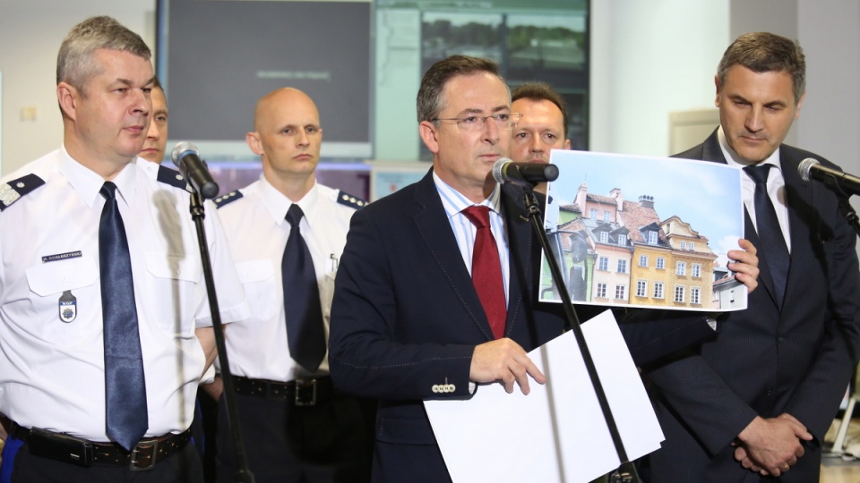Minister spraw wewnętrznych Bartłomiej Sienkiewicz podczas konferencji prasowej. Fot. PAP/Leszek Szymański