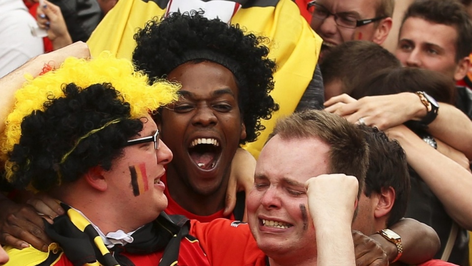 Belgijscy kibice cieszą się ze zwycięstwa nad Algierią. Fot. PAP/EPA