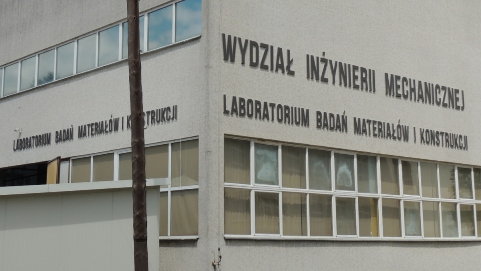 W ogromnej hali testom bezpieczeństwa poddawane będą pojazdy szynowe. Fot. Tatiana Adonis