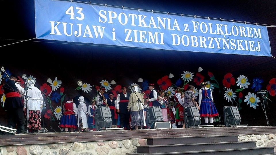 W Muszli Koncertowej odbywają się 43. Spotkania z Folklorem Kujaw i Ziemi Dobrzyńskiej. For. Andrzej Krystek