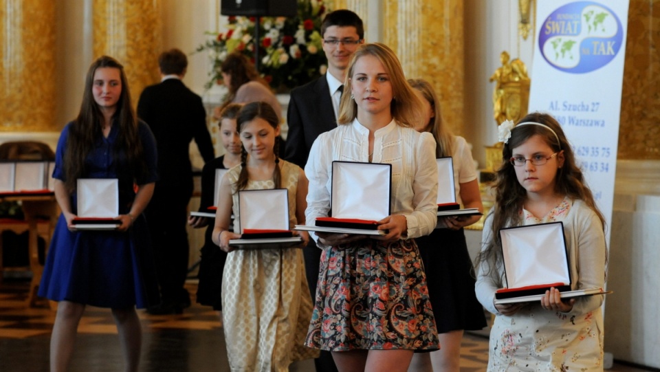 Laureaci podczas Wielkiej Gali V edycji Konkursu "Być Polakiem". Fot. PAP/Bartłomiej Zborowski