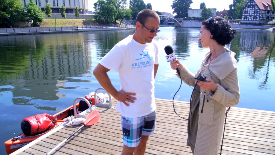 30 czerwca ekolog-wodniak dopłynął do Włocławka, dzisiaj zatrzymał się w marinie na Przystani Bydgoszcz. Fot. Henryk Żyłkowski