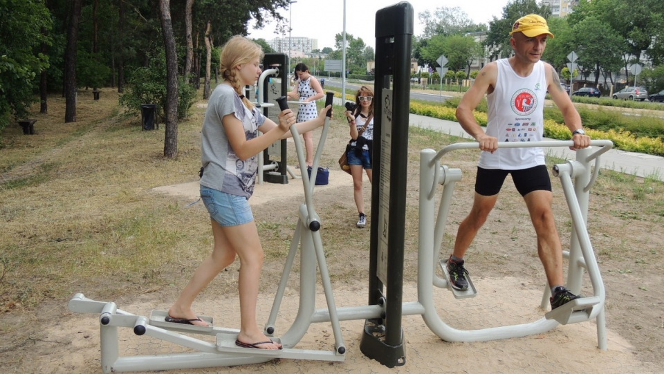 W ramach projektu zrealizowanego w ramach budżetu obywatelskiego Torunia oddano do użytku plenerową siłownię. Fot. Monika Kaczyńska