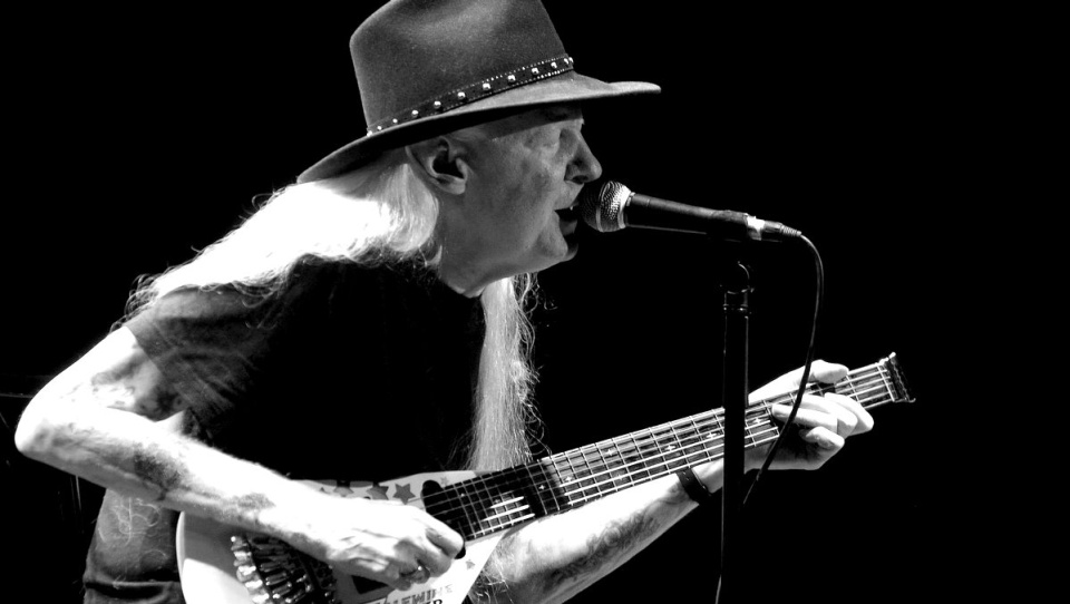 Johnny Winter zmarł w Zurychu w wieku 70 lat. Przyczyny śmierci nie zostały podane. Fot. PAP/EPA