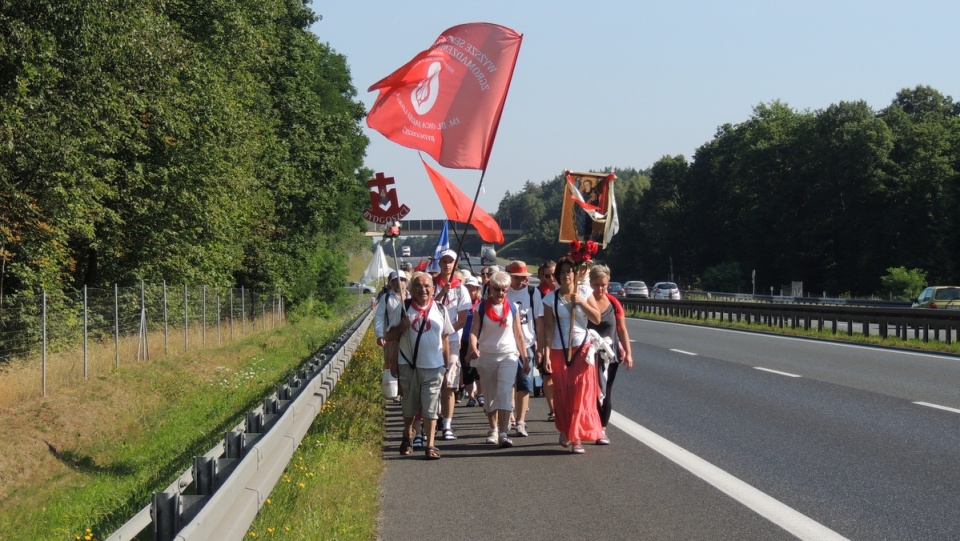 Przed pątnikami prawie 350 km marszu. Pielgrzymka dotrze na Jasną Górę 31 lipca. Fot. Tatiana Adonis