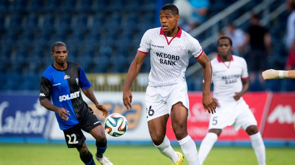 Piłkarze Zawiszy Bydgoszcz przegrali na swoim boisku 1:3 (0:1) rewanżowy mecz 2. rundy kwalifikacyjnej Ligi Europejskiej z belgijskim SV Zulte Waregem. Fot. PAP/Tytus Żmijewski