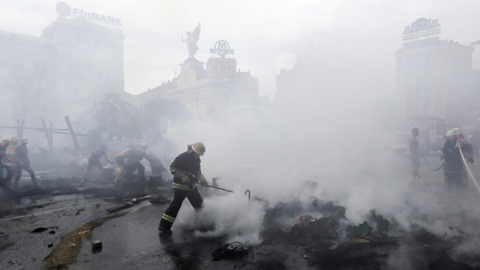 Podpalili je mieszkańcy miasteczka, którzy sprzeciwiają się jego demontażowi. Fot. PAP/EPA