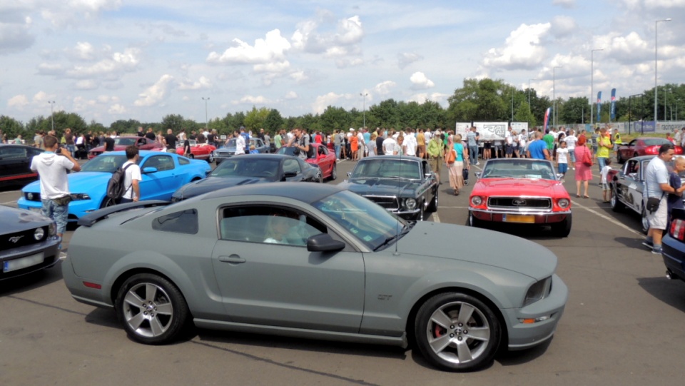 "Mustang Race" jest okazją do wymiany doświadczeń, spotkania znajomych a dla widzów poznania tajemnic związanych z tą wyjątkową maszyną. Fot. Michał Zaręba