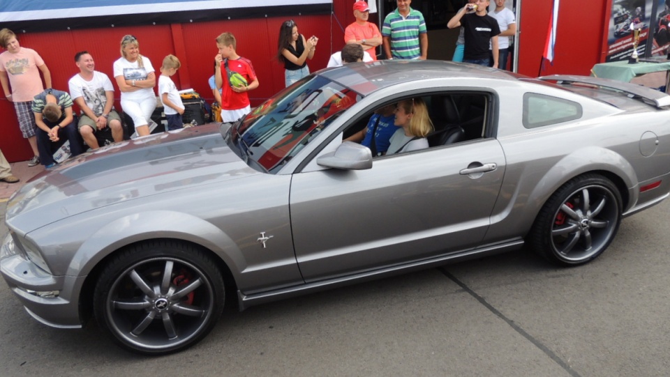 "Mustang Race" jest okazją do wymiany doświadczeń, spotkania znajomych a dla widzów poznania tajemnic związanych z tą wyjątkową maszyną. Fot. Michał Zaręba