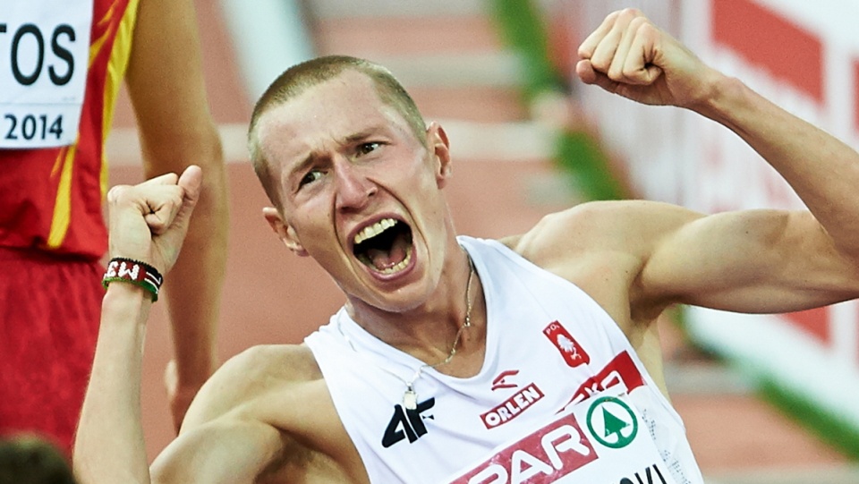 Radość Krystiana Zalewskiego. Polak zdobył srebrny medal w biegu na 3000 m z przeszkodami. Fot. PAP/Adam Warżawa