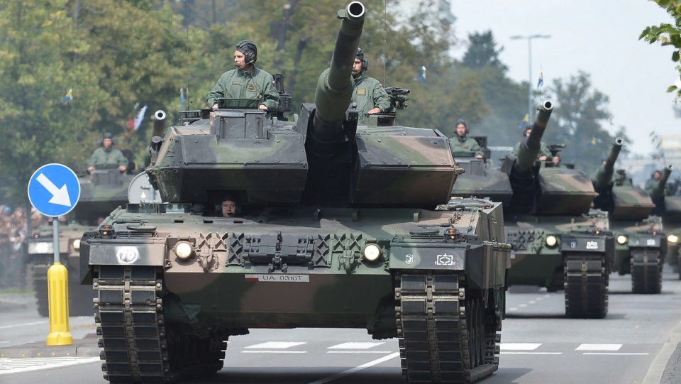 Była to największa od kilku lat defilada. Po raz pierwszy przejechały czołgi Leopard 2 w wersji A5. Fot. PAP/Marcin Obara