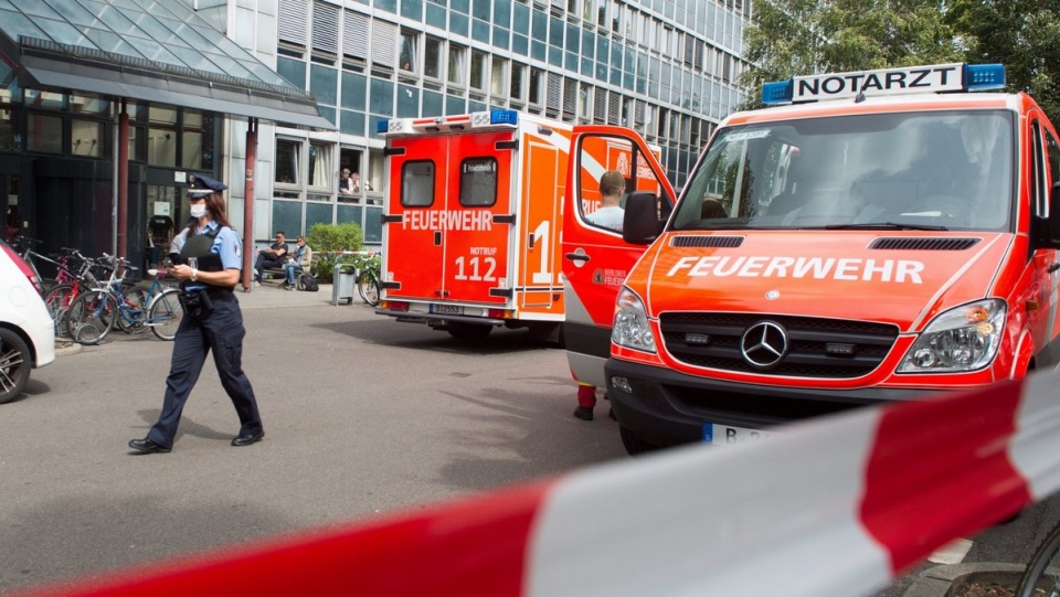 Niemieccy eksperci przypuszczają, że kobieta, która trafiła we wtorek do jednego z berlińskich szpitali z podejrzeniem zarażenia Ebolą, nie jest zainfekowana tym wirusem.Fot. PAP/EPA/MAURIZIO GAMBARINI