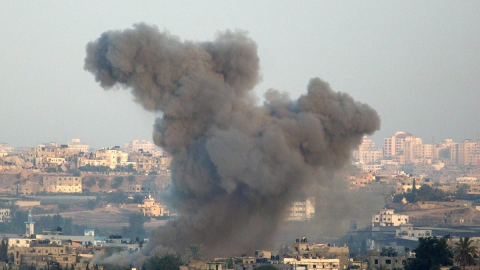Według oświadczenia Hamasu do nalotu doszło w pobliżu miasta Rafah. Fot. PAP/EPA/JIM HOLLANDER
