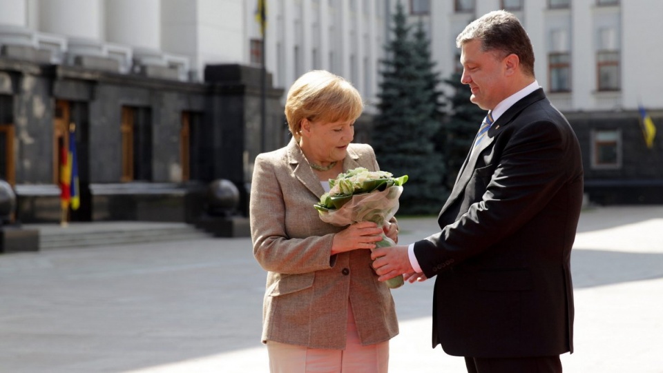 Merkel podczas wspólnej konferencji prasowej z ukraińskim prezydentem Petrem Poroszenką podkreśliła, że Niemcy popierają jedność terytorialną i niepodległość jego kraju. Fot. PAP/EPA/TATYANA ZENKOVICH