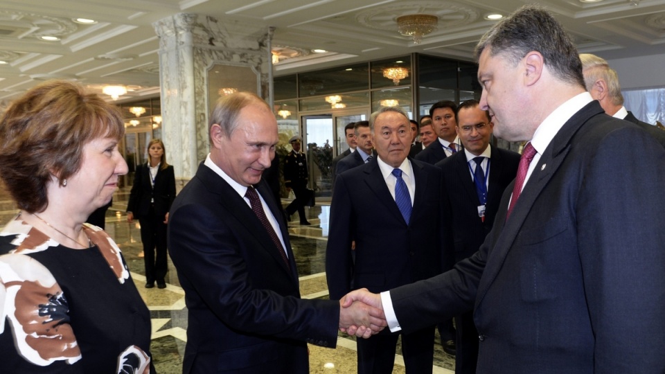 Powitanie prezydenta Rosji i Ukrainy przed spotkaniem Ukraina-UE-Unia Celna w Mińsku. Fot. PAP/EPA