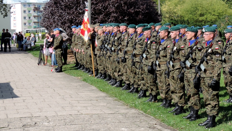 Uroczystości odbyły się przed Pomnikiem Lotników Ziemi Bydgoskiej. Fot. Lech Przybyliński