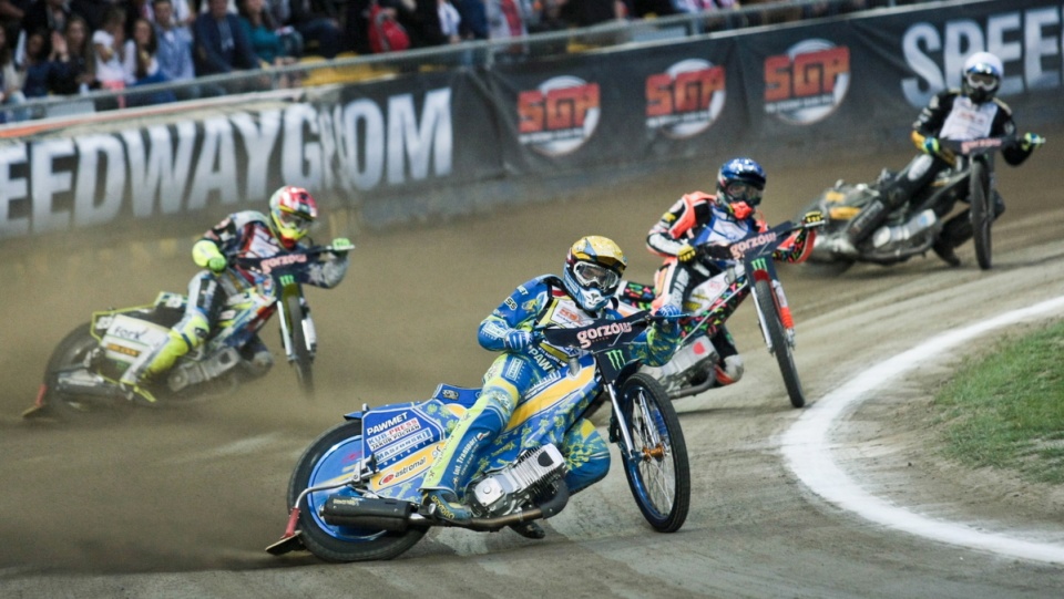 Bartosz Zmarzlik (kask żółty) wygrał Grand Prix Polski w Gorzowie Wlkp. Fot. PAP/Lech Muszyński