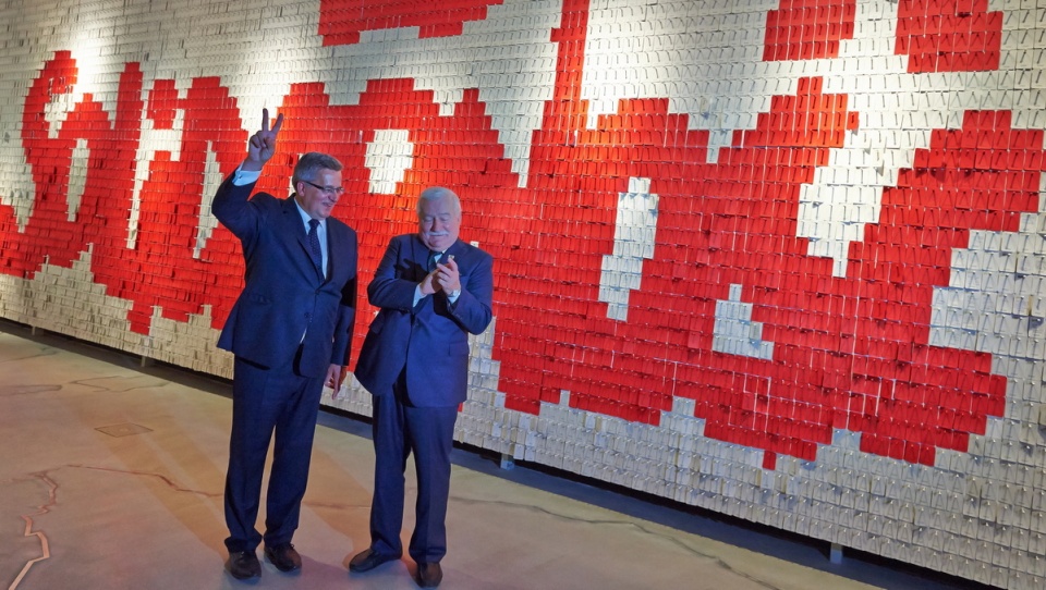 Były prezydent RP, legendarny przywódca "Solidarności" i obecny prezydent uczestniczyli w otwarciu ECS w Gdańsku. Fot. PAP/Adam Warżawa