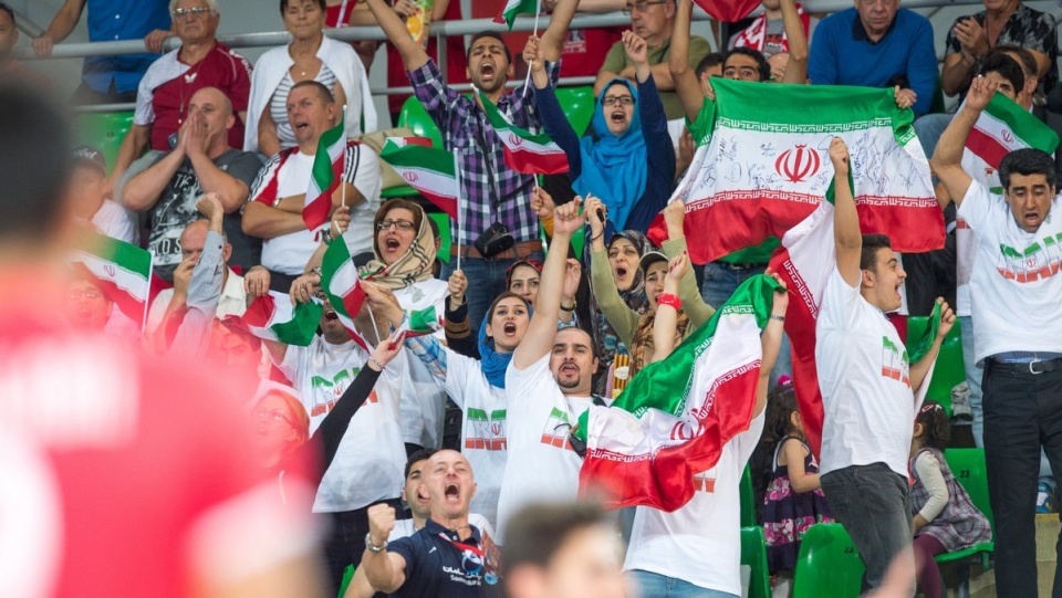 Kibice Iranu podczas meczu w Bydgoszczy. Fot. PAP/Tytus Żmijewski