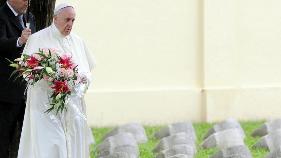 "Chciwość, nietolerancja, żądza władzy; pobudzają do decyzji o wojnie" - powiedział w homilii papież Franciszek. Fot. PAP/EPA