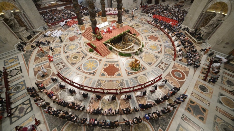 Od ostatniego ślubu, udzielonego przez papieża w bazylice świętego Piotra minęło 14 lat. Ceremonii tej przewodniczył Jan Paweł II w 2000 r. PAP/EPA/ALBERTO PIZZOLI