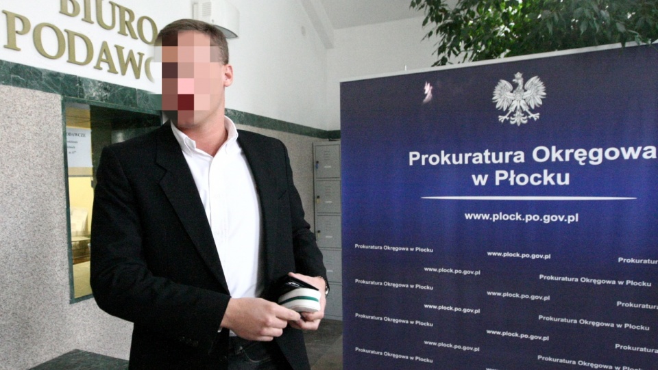 Robert N., ps. Frog, znany z pirackiej jazdy po Warszawie stawił się w płockiej prokuraturze. Fot. PAP/Marcin Bednarski