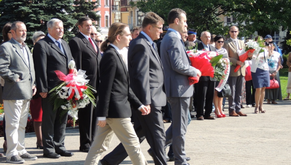 Pierwszy raz od 8 lat w miejskich obchodach rocznicowych wzięli udział działacze PiS we Włocławku. Fot Marek Ledwosiński