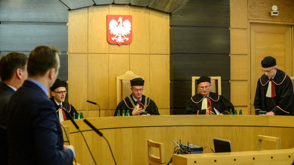Trybunał Konstytucyjny uznał za niekonstytucyjne kilka z kilkunastu zaskarżonych zapisów nowelizacji prawa o zgromadzeniach. Fot. PAP/Jakub Kamiński