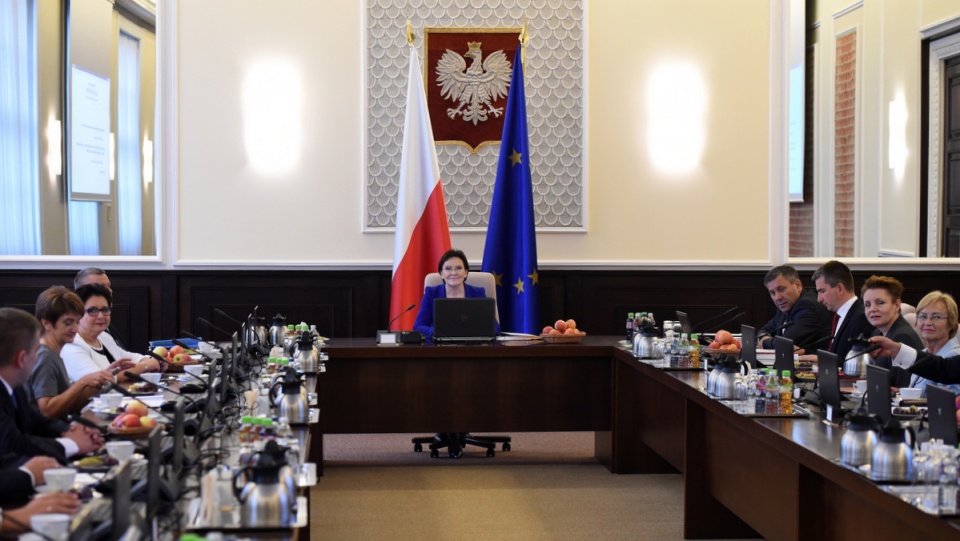 Rada Ministrów została w poniedziałek powołana przez prezydenta i ministrowie przejęli już swoje obowiązki w resortach. Fot. PAP/Radek Pietruszka