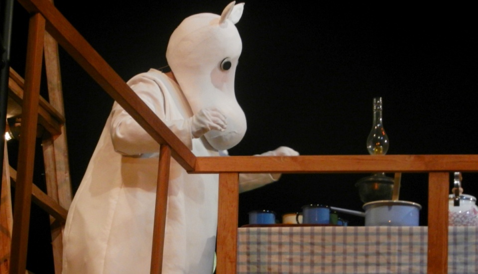 Spektakl "W dolinie Muminków" - to opowieść o rodzinie, akceptacji, tolerancji, wolności oraz... tajemniczym kapeluszu. Fot. Iwona Muszytowska-Rzeszotek