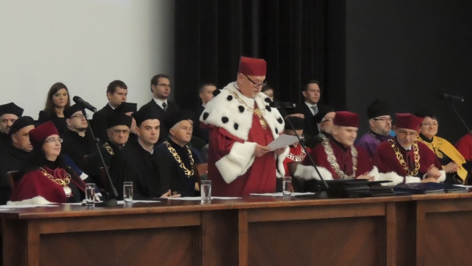 Uroczyste Gaudeamus zabrzmiało w wyremontowanej Auli Uniwersytetu Mikołaja Kopernika w Toruniu. Fot. Monika Kaczyńska