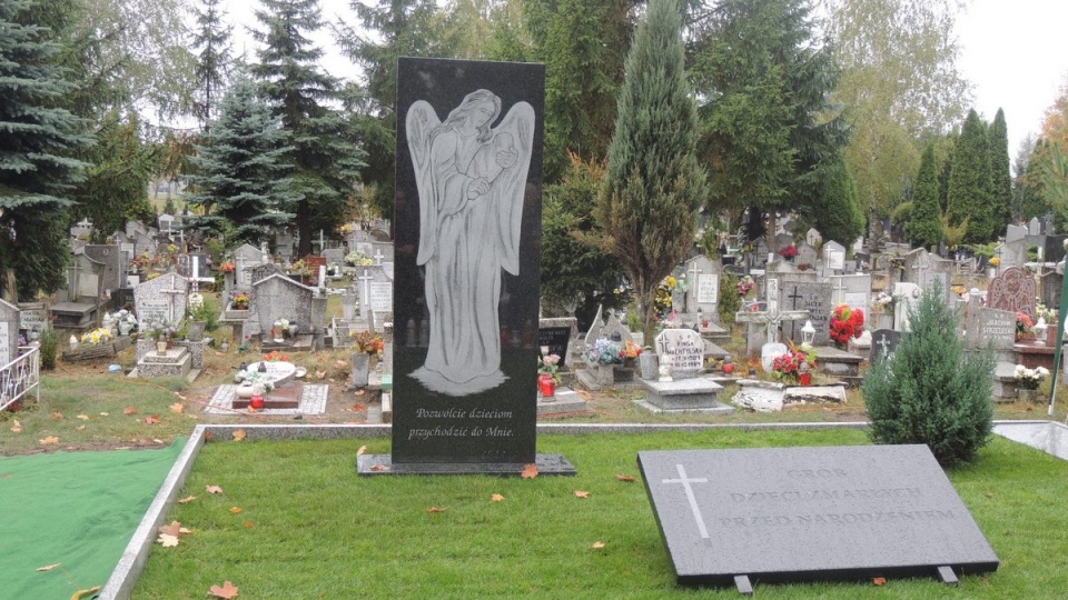 Toruński grób jest symbolicznym miejscem, które mogą odwiedzać wszyscy rodzice, którzy utracili swoje dzieci przed przyjściem ich na świat. Fot. Michał Zaręba