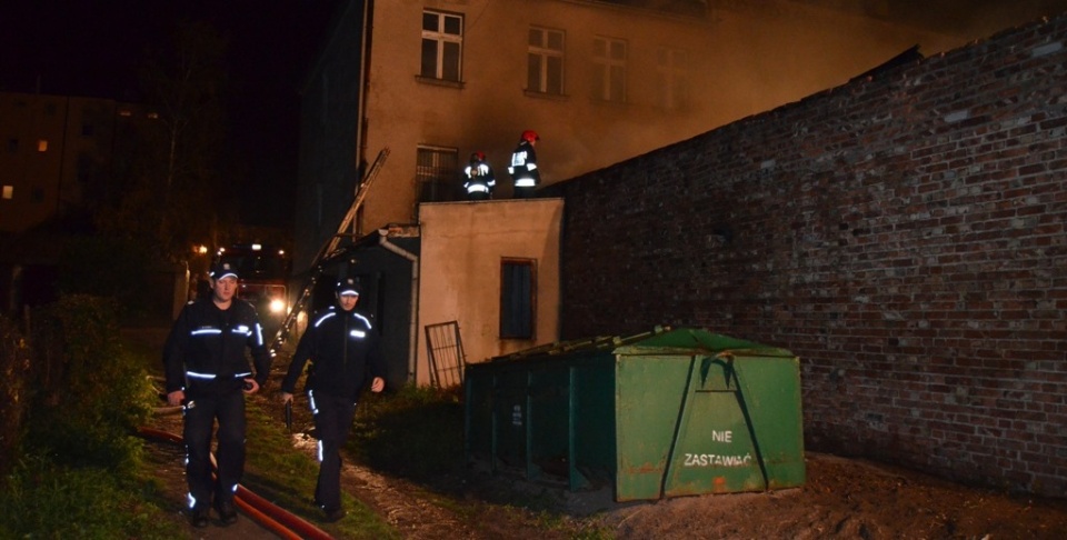 W pustostanie zamieszkiwali bezdomni i to jeden z nich jest ofiarą. Fot. Policja