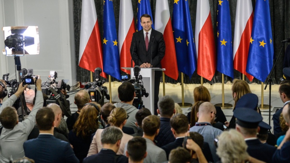 Marszałek Sejmu Radosław Sikorski podczas konferencji prasowej w Sejmie. Fot. PAP/Jakub Kamiński