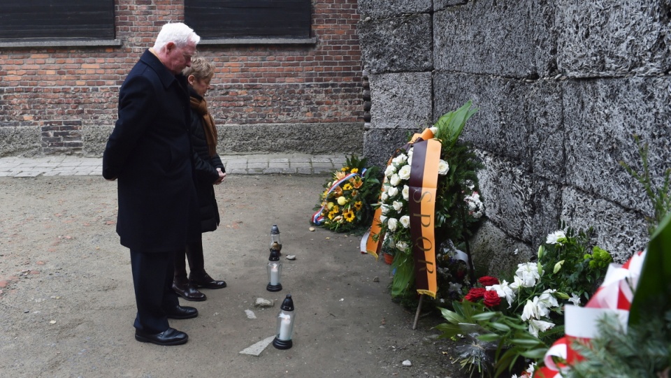 Gubernator generalny Kanady David Johnston zwiedził były niemiecki obóz Auschwitz. Fot. PAP/Jacek Bednarczyk