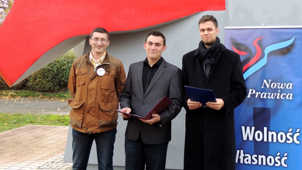 Kandydaci na radnych NP zorganizowali konferencję przy pomniku Klasy Robotniczej. Fot. Marek Ledwosiński
