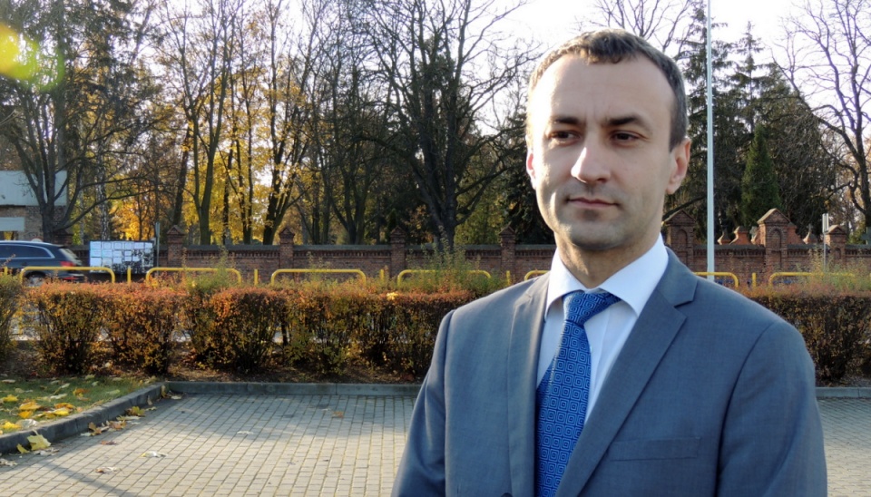 Jarosław Chmielewski z włocławskiego PiS stwierdził że działacze PO próbują "upartyjnić" kwestę. Fot. Marek Ledwosiński