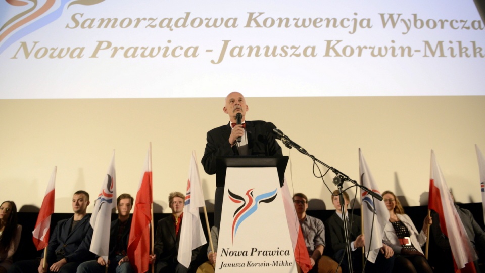 Europoseł i prezes Nowej Prawicy Janusz Korwin-Mikke (C) podczas ogólnopolskiej konwencji wyborczej Nowej Prawicy. Fot. PAP/Jakub Kamiński