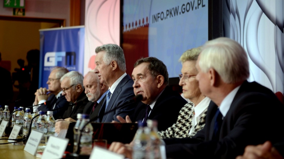 Członkowie PKW podczas konferencji dot. wyborów samorządowych. Fot. PAP/Jakub Kamiński