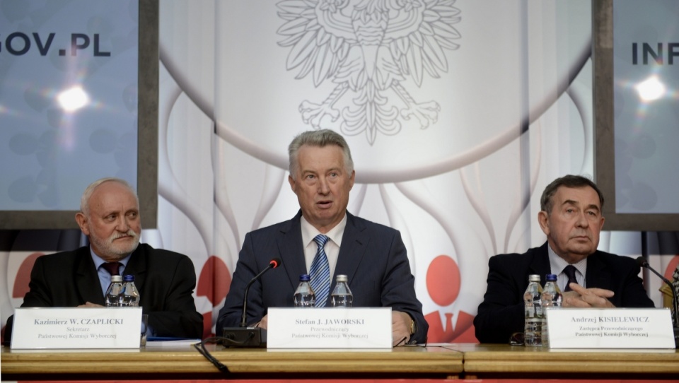 Członkowie PKW podczas konferencji dotyczącej wyborów samorządowych. Fot.PAP/Jakub Kamiński