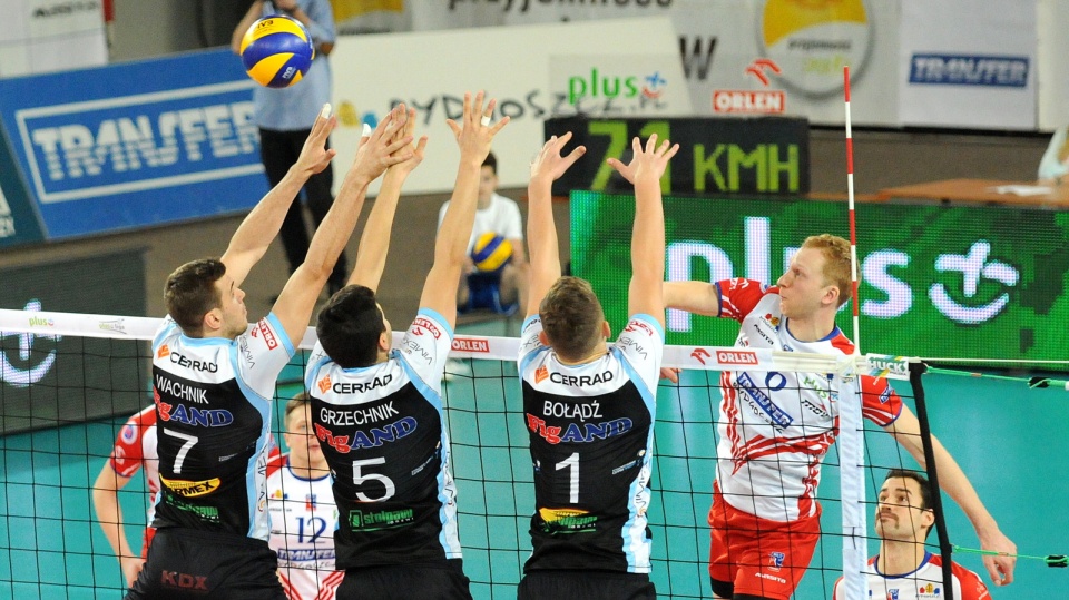 Siatkarze Transferu odnieśli cenne zwycięstwo we własnej hali. Fot. Ireneusz Sanger